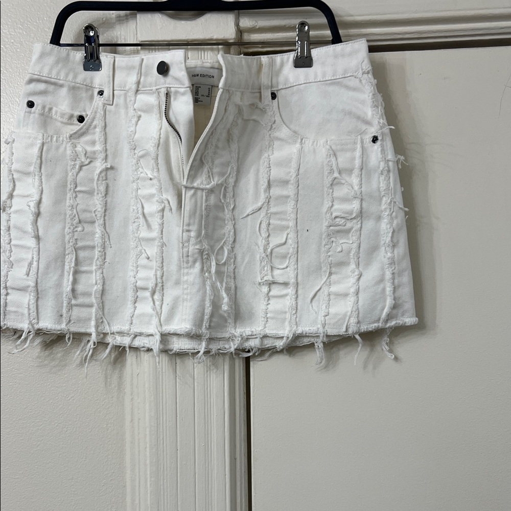 H&M White Frayed Mini Skirt